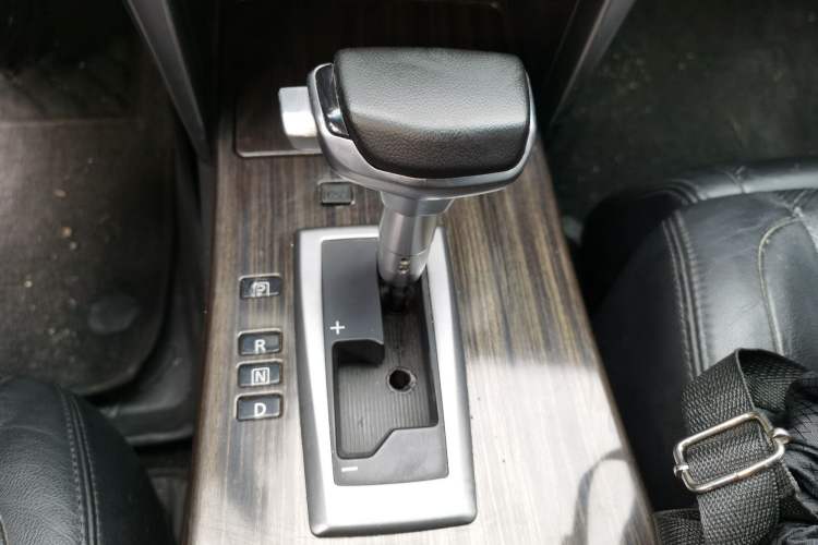 Used Nissan Teana 2009 Duke 2.5L XV VIP Deluxe Edition Gear Lever