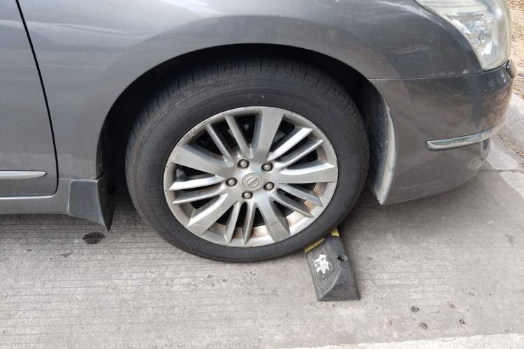 Used Nissan Teana 2009 Duke 2.5L XV VIP Deluxe Edition Right Front Wheel Hub