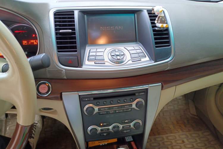 Used Nissan Teana 2009 Duke 2.5L XV VIP Deluxe Edition Audio And AC Panel