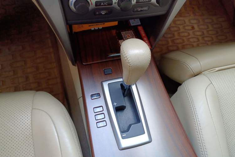 Used Nissan Teana 2009 Duke 2.5L XV VIP Deluxe Edition Gear Lever