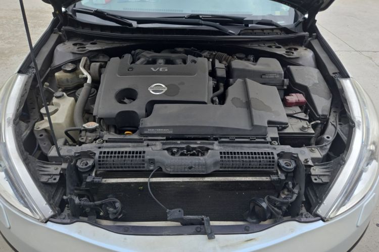 Used Nissan Teana 2009 Duke 2.5L XV VIP Deluxe Edition Engine Bay