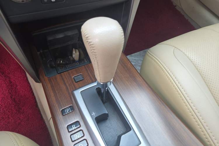 Used Nissan Teana 2009 Duke 2.5L XV VIP Deluxe Edition Gear Lever