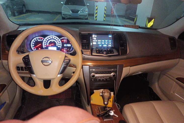 Used Nissan Teana 2010 2.5L XL Anniversary Edition Center Console