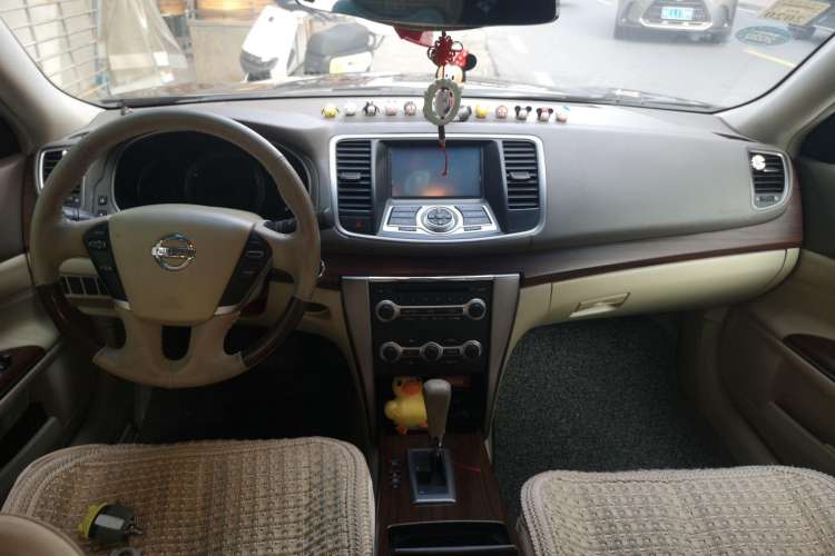 Used Nissan Teana 2010 2.5L XL Anniversary Edition Center Console