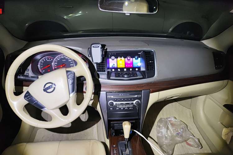 Used Nissan Teana 2010 2.5L XL Anniversary Edition Center Console