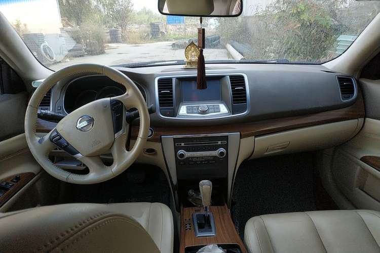 Used Nissan Teana 2010 2.5L XL Anniversary Edition Center Console