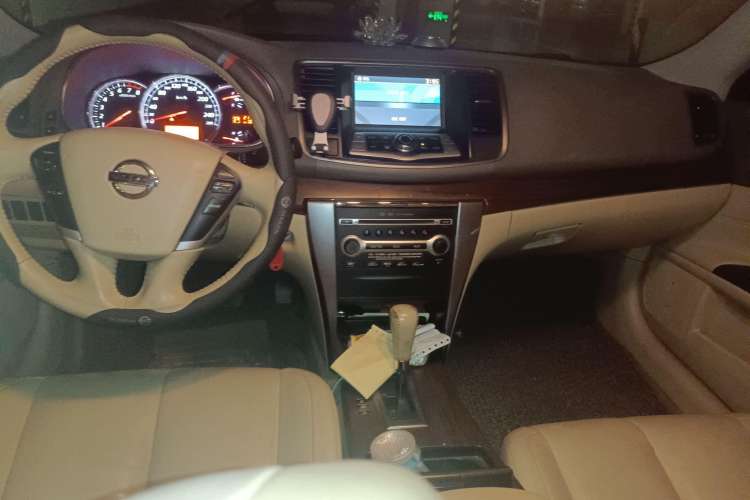 Used Nissan Teana 2010 2.5L XL Anniversary Edition Center Console