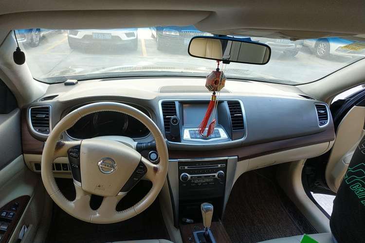 Used Nissan Teana 2010 2.5L XL Anniversary Edition Center Console