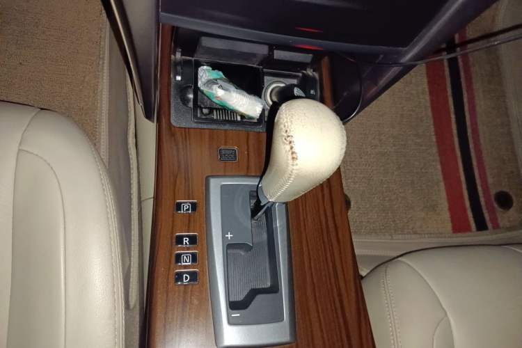 Used Nissan Teana 2010 2.5L XL Anniversary Edition Gear Lever