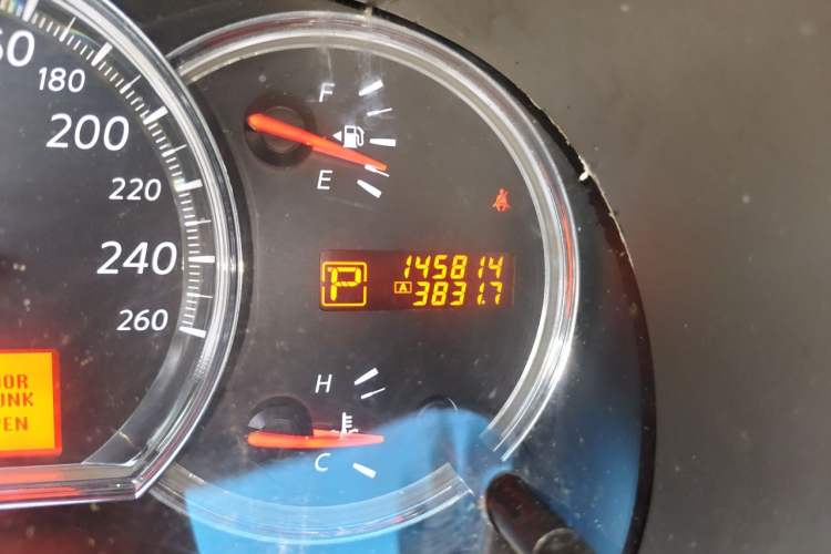 Used Nissan Teana 2010 2.0L XL Anniversary Edition Odometer Close Up