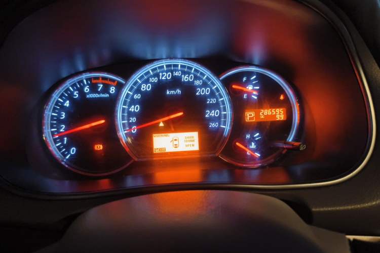 Used Nissan Teana 2010 2.0L XL Anniversary Edition Odometer Close Up