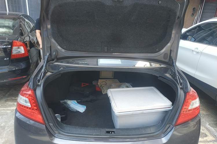 Used Nissan Teana 2010 2.0L XL Anniversary Edition Trunk
