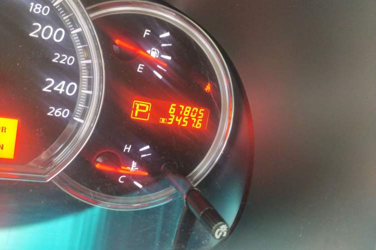 Used Nissan Teana 2010 2.5L XL Anniversary Edition Odometer Close Up