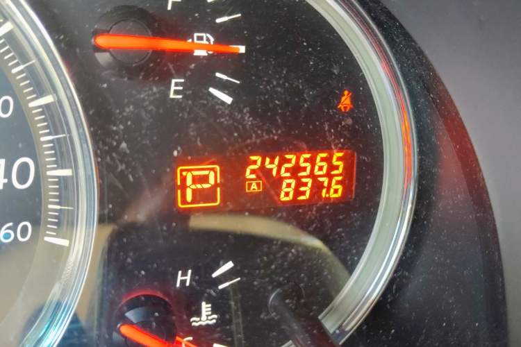 Used Nissan Teana 2010 2.5L XL Anniversary Edition Odometer Close Up