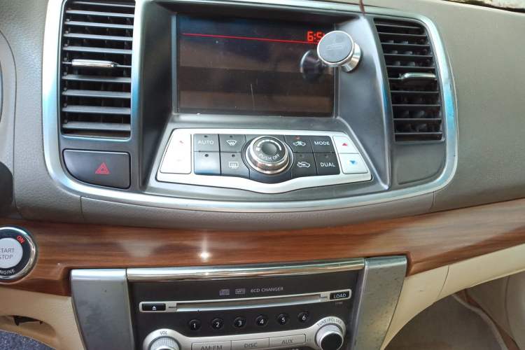 Used Nissan Teana 2011 2.0L XL Comfort Edition Audio And AC Panel
