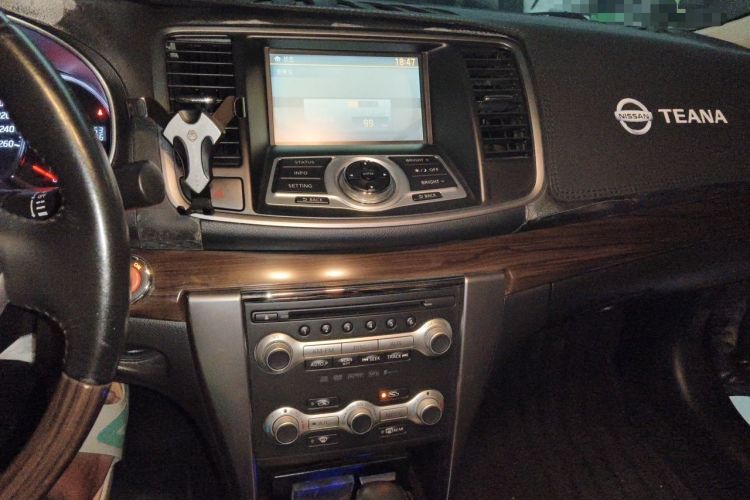 Used Nissan Teana 2011 Duke 2.5L XV Luxury Edition Audio And AC Panel