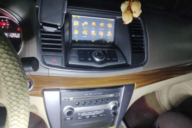 Used Nissan Teana 2011 2.0L XL Comfort Edition Audio And AC Panel