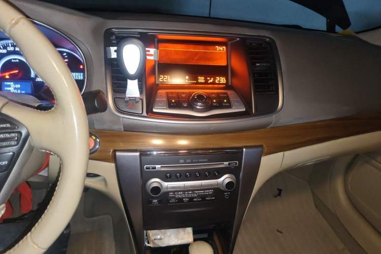 Used Nissan Teana 2011 2.5L XL Advanced Edition Audio And AC Panel