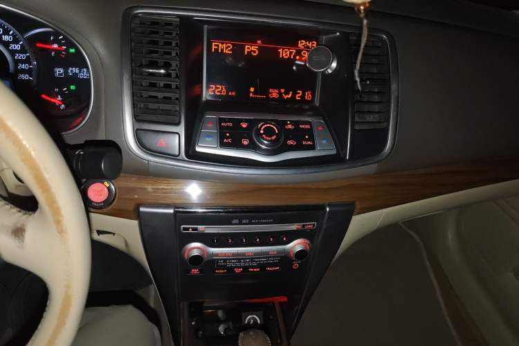 Used Nissan Teana 2011 2.0L XL Comfort Edition Audio And AC Panel