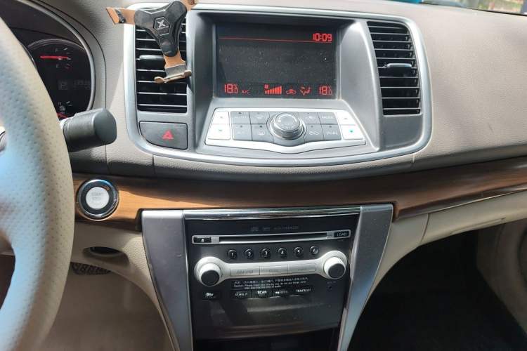 Used Nissan Teana 2011 2.0L XL Comfort Edition Audio And AC Panel