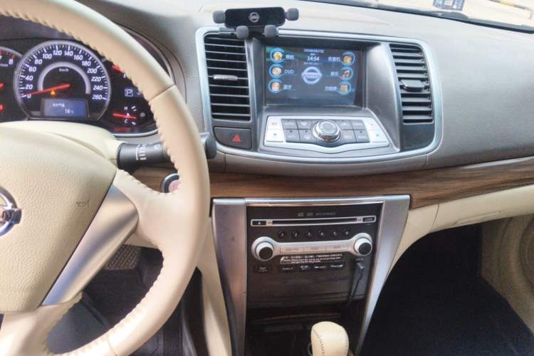 Used Nissan Teana 2011 2.0L XL Comfort Edition Audio And AC Panel
