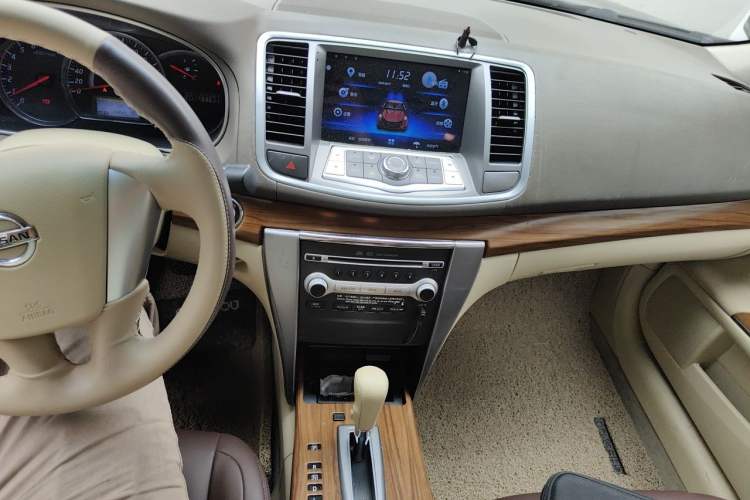 Used Nissan Teana 2011 2.0L XL Comfort Edition Audio And AC Panel