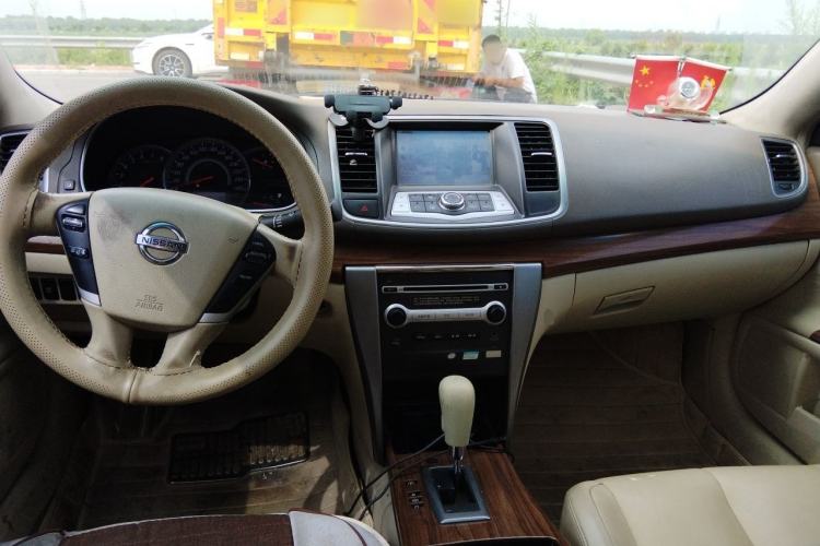 Used Nissan Teana 2011 2.5L XL Glory Edition Center Console