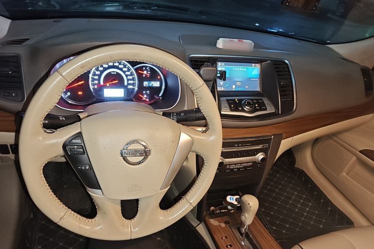 Used Nissan Teana 2011 2.0L XL Comfort Edition Center Console