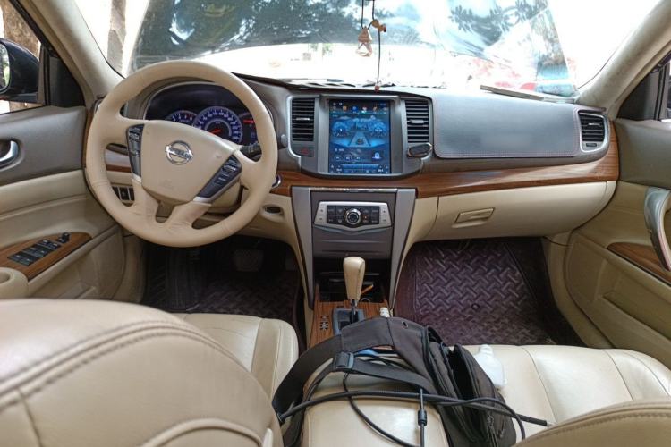 Used Nissan Teana 2011 2.5L XL Advanced Edition Center Console