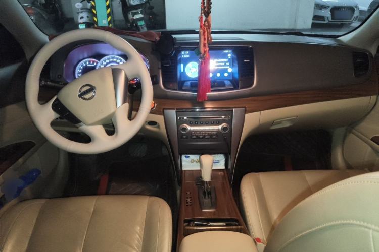 Used Nissan Teana 2011 2.0L XL Comfort Edition Center Console