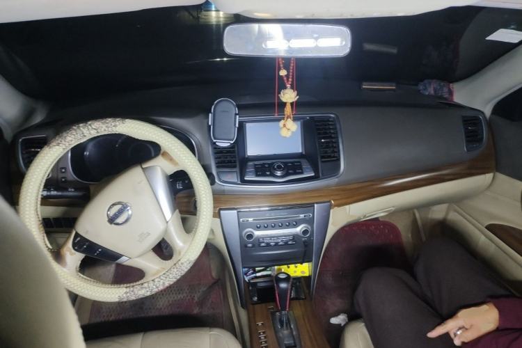 Used Nissan Teana 2011 2.0L XL Comfort Edition Center Console