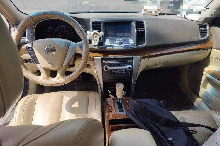 Used Nissan Teana 2011 2.0L XL Comfort Edition Center Console