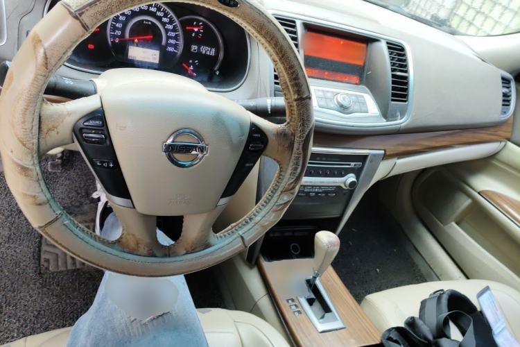 Used Nissan Teana 2011 2.5L XL Advanced Edition Center Console