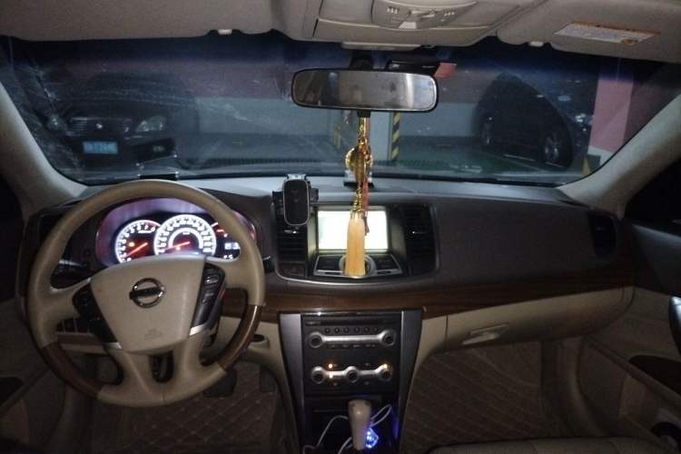Used Nissan Teana 2011 Duke 2.5L XV Luxury Edition Center Console
