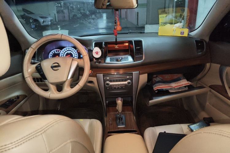 Used Nissan Teana 2011 2.0L XL Comfort Edition Center Console