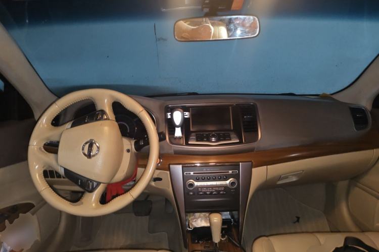 Used Nissan Teana 2011 2.5L XL Advanced Edition Center Console