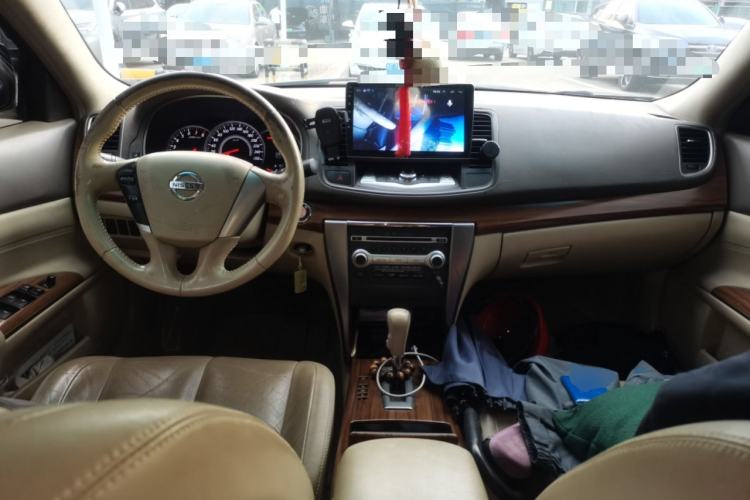 Used Nissan Teana 2011 2.0L XL Comfort Edition Center Console
