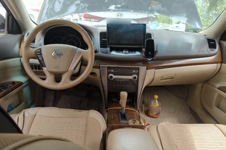 Used Nissan Teana 2011 2.0L XL Comfort Edition Center Console