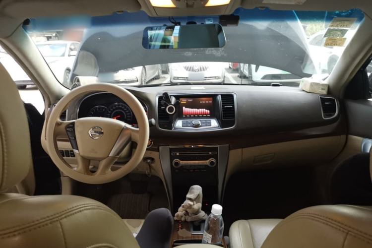 Used Nissan Teana 2011 2.0L XL Comfort Edition Center Console