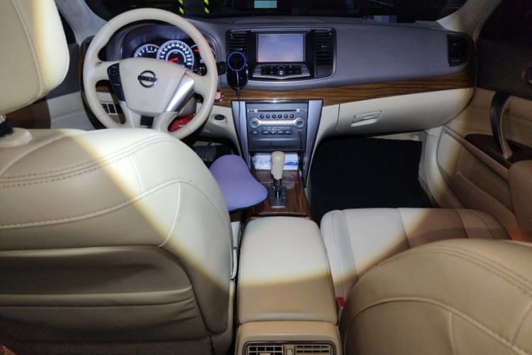 Used Nissan Teana 2011 2.0L XL Comfort Edition Center Console