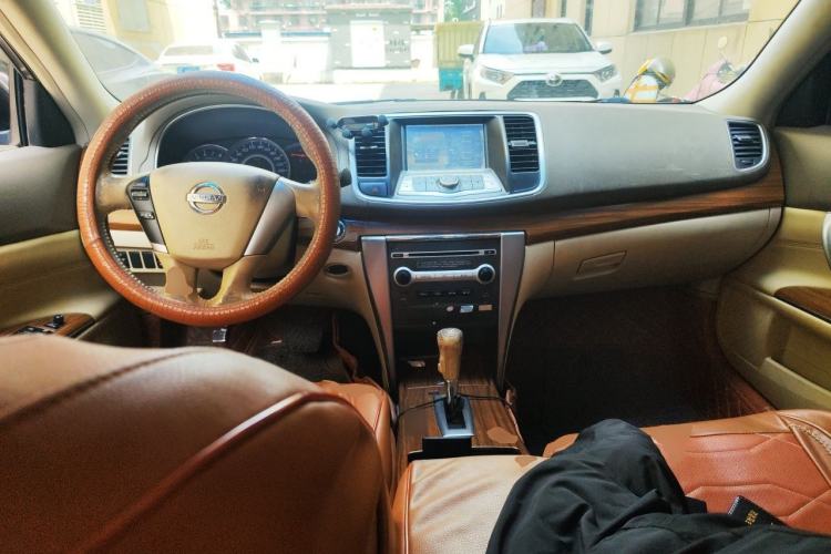 Used Nissan Teana 2011 2.0L XL Comfort Edition Center Console