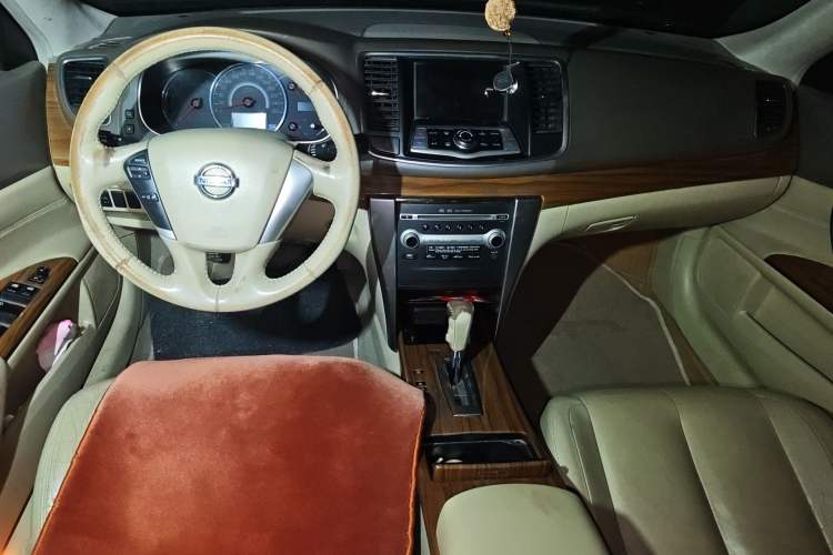 Used Nissan Teana 2011 2.0L XL Comfort Edition Center Console