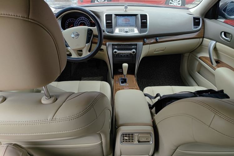 Used Nissan Teana 2011 2.5L XL Advanced Edition Center Console