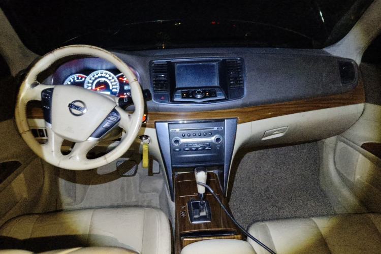 Used Nissan Teana 2011 2.5L XL Advanced Edition Center Console