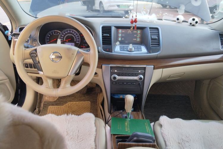 Used Nissan Teana 2011 2.0L XL Comfort Edition Center Console