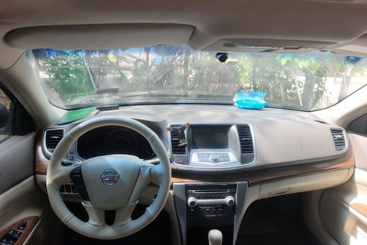 Used Nissan Teana 2011 2.0L XL Comfort Edition Center Console