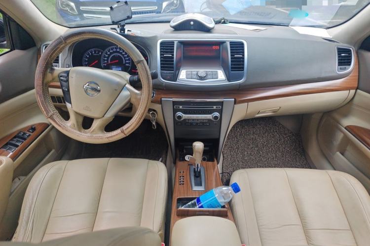 Used Nissan Teana 2011 2.0L XL Comfort Edition Center Console