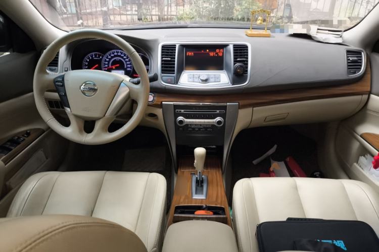 Used Nissan Teana 2011 2.0L XL Comfort Edition Center Console