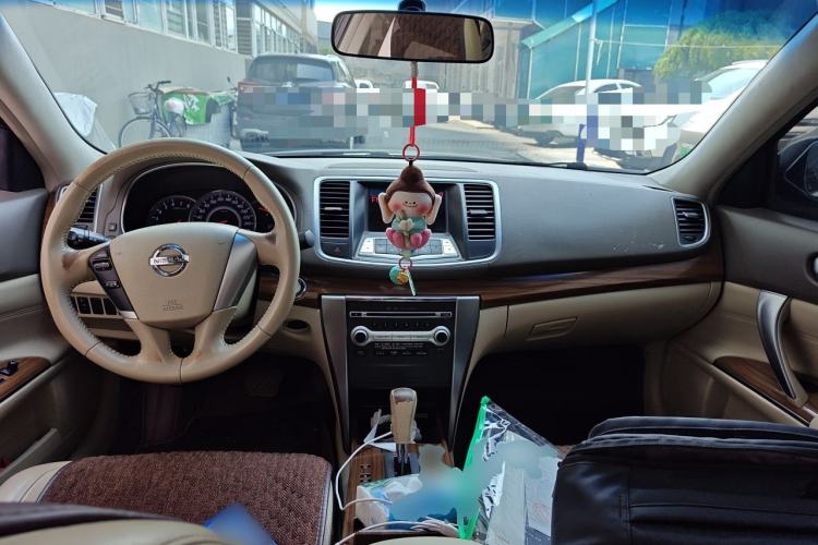 Used Nissan Teana 2011 2.0L XL Comfort Edition Center Console