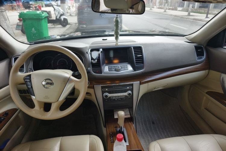 Used Nissan Teana 2011 2.0L XL Comfort Edition Center Console
